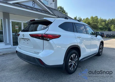 2020 Toyota Highlander Xle z USA, uszkodzony, nr VIN 5TDHZRBH1LS505594